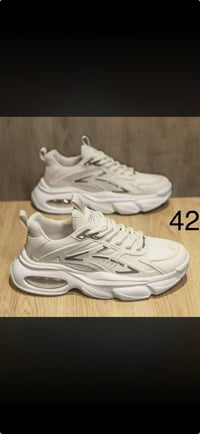 قطعة • ملابس • للبيع