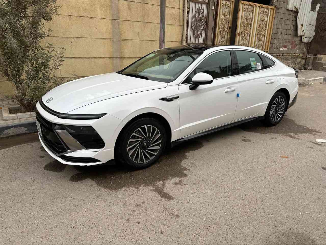 سوناتا موديل 24 فول. سياره بسمي ماشية 40 الف 
***********
سعر 210 وبيها مجال البصرة, العراق
