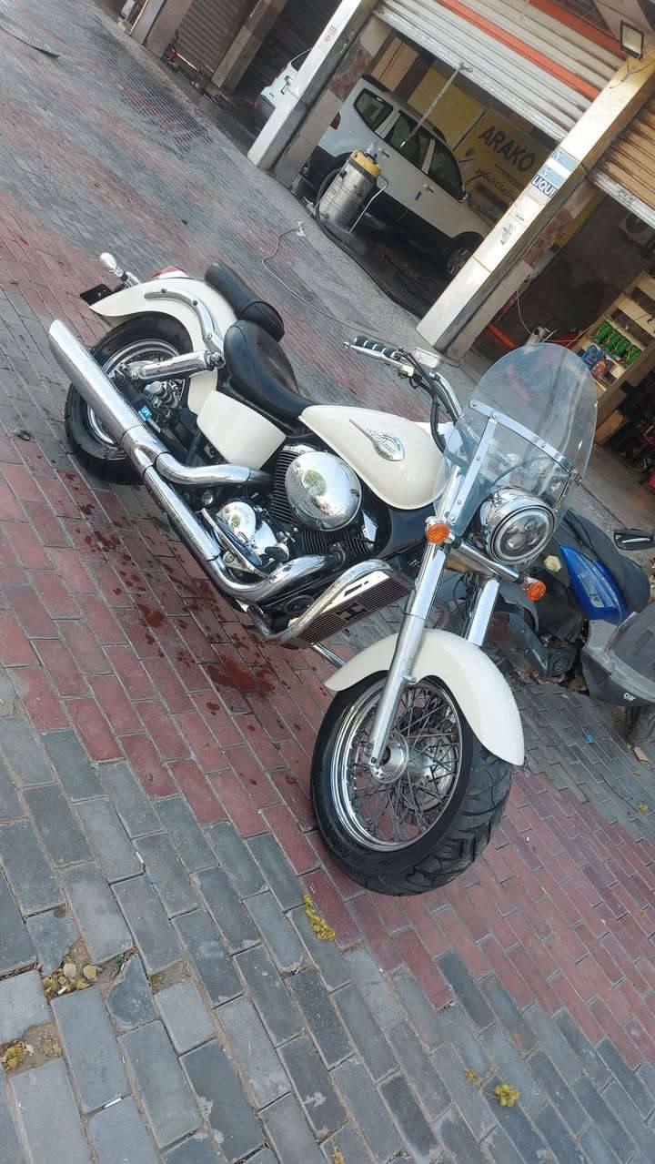 هوندا شادو 400cc بدون رقم 
دراجه على وضع البلاد مسويلها ادامه متكامله يمي 
مكينه ضفيره عالبلاد سعر 20 
(مكلف بالنشر) حساب و رقم صاحب الدراجه سجاد الزغيبي 
*********** بي واتساب

