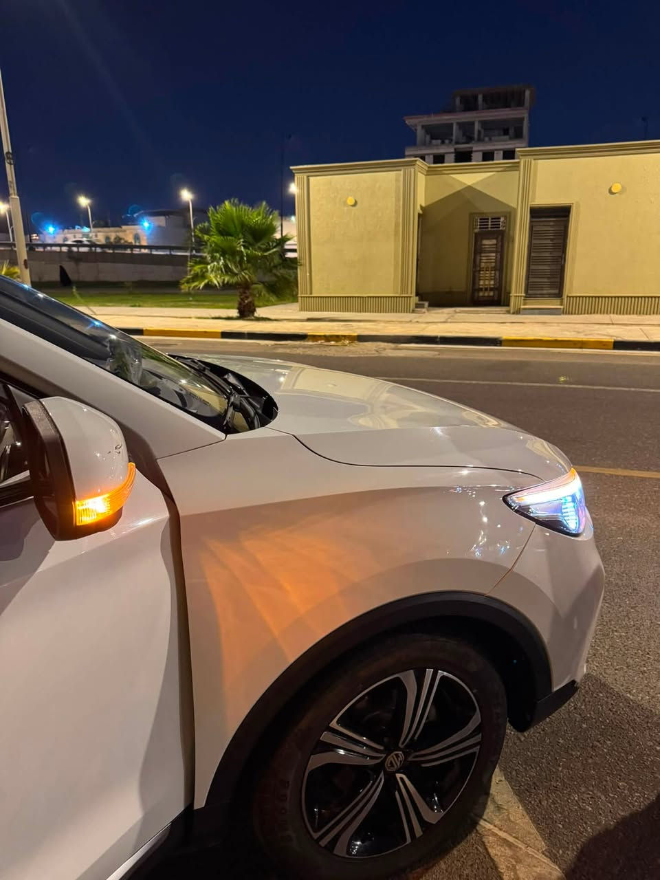 2023. Mg Zs
فئة الفول مواصفات 
ماشية 27000 بعدها بالضمان مرقمة بصرة
كاميرات 360 درجة
بانوراما
تدفئة بالكشنات
اشارات بالمري
مرايات كهرباىي
حساسات خلفية
مثبت سرعة
كشن كهربائي
دواخلها لون ابيض 
شاشتها جبيرة بيها ابل كار بلي
الويل المنميوم يجي بس بالفول
الدات الامامية والخلفية LED 
كشاف امامي ويا الستيرن
نظام اوتو هولد
تبريد قطعتين مداخل شحن خلفية
البيها بارد بالبيبان جهة السكن من جوا ومدكر السايق على حالة
السيارة نظيفة كلش 
سعرها 130$ وبيها مجال 
***********
