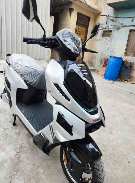 سلام عليكم للبيع نضيفه كلش محتاج واريد ابيع السعر ٦٢٥وبيه مجال دراجه مكفوله  من الطول لطول 

***********
متواجد حالين مستعجل ع بيعه
