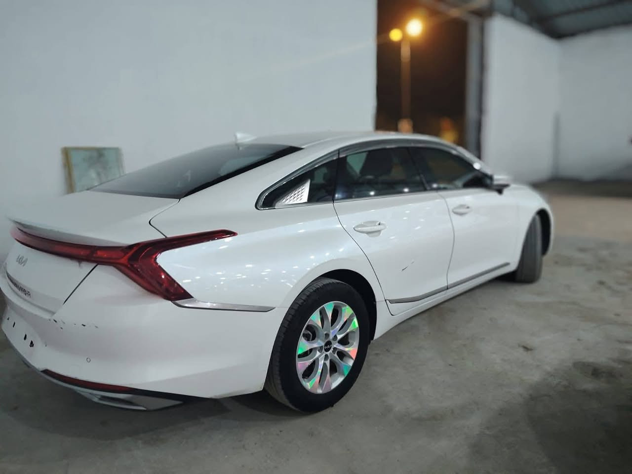 السلام عليكم 
للبيع kia K8 
موديل 23
غاز اصل 90 لتر 
السياره 6 سلندر 
قطعتين تبريد
داخل جلد اسود 
كشن لسائق تتدفه _ تبريد  _ مساج
المقود تتدفه
4 انظمه قياده 
لايت زنون بلادي مع اوتو 
رادار +تحديد مسار 
وبعد هواي بيه مواصفات 
ملاحظه ابيعك سونار  
الضرر شبر واحد بالعراق ولباقي كفاله 
السعر 196 قابل للتفاوض
للاستفسار ***********
               ***********
