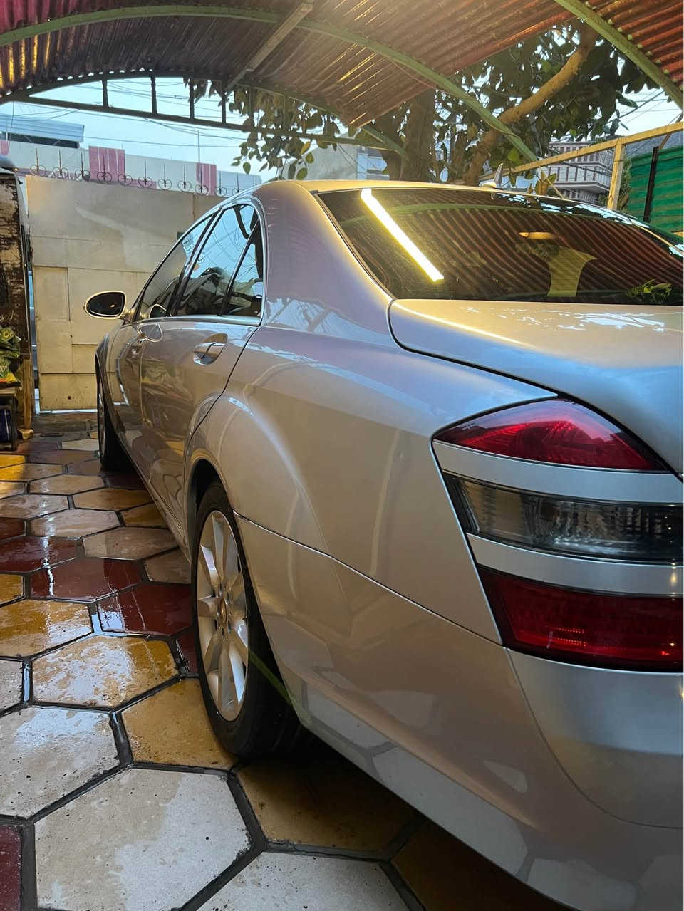 Mercedes S350 2006  للبيع او مراوس 
وارد ياباني مكفوله من الضرر
صبغ هلال الجاملغ الخلفي فقط
محرك و كير ما مفتوح شرط الفحص
المواصفات 
- محرك v6 عقل الفوك المرغوب
- فتحة سقف SlideRoof
- داخل اسود كلش نظيف
- كشنات جلد + خزن Memory
- كشنات كهرباء امامي
- شاشة وسائط + كاميرا خلفية
- مري شفط / اشارة بالمري
- ماوس تحكم + تحكمات ستيرن
- حساسات اصطفاف امامي / خلفي
- سيدي جينجر 6 اقراص
- ستيرن كهرباء و تدفئة
- تبريد منفصل
- لايتات داينمك اوتو Dynamic 
- برده خلفية
رقم بصرة انكليزي الجديد تحويل مباشر بأسمي
السعر 175 و بيه مجال بسيط
السيارة كل شي بيها بلادي و كل اوبشناتها شغاله
تايرات جدد شادها 
مسويلها ادامه سيرفس كامل
مكان السيارة بغداد البلديات قرب الأمن العامة
*********** بي واتساب بغداد, العراق
