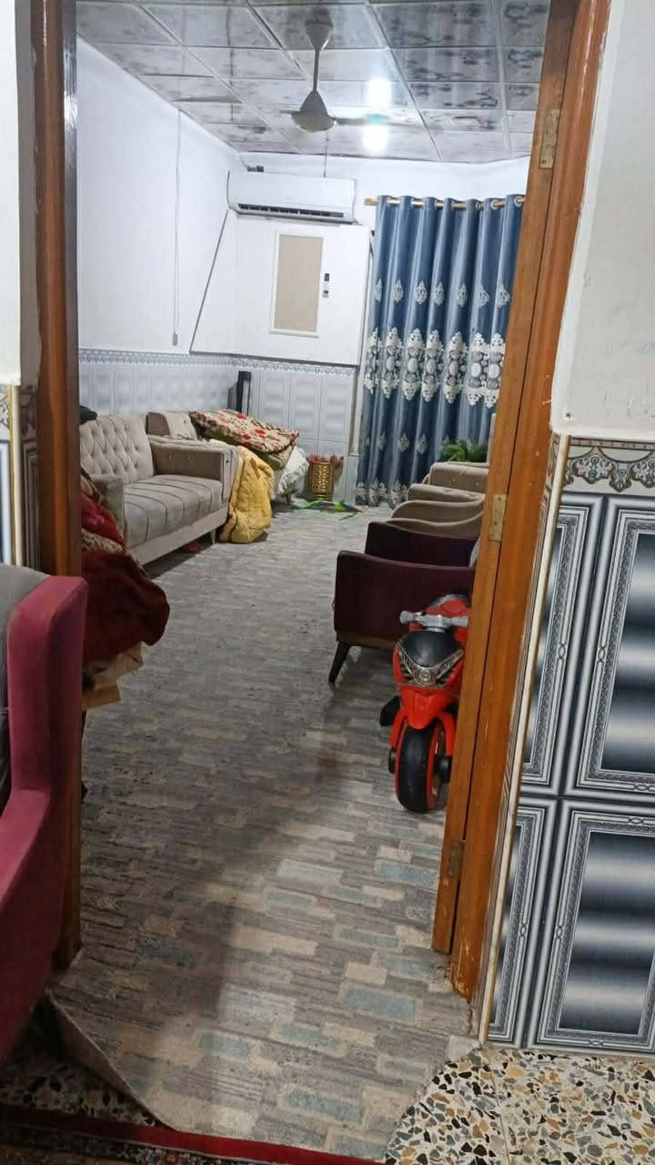 بيت للايجار ١٠٠ م مؤثث 
بالكوفة قرب فلكة حبيب الرعاش
طابق ونص 
الطابق الاول يتكون من غرفه وصاله واستقبال وتخاريج وطارمه صغيره الثاني غرفة ماكامله 
 ايجاره ٣٠٠ الف
***********
