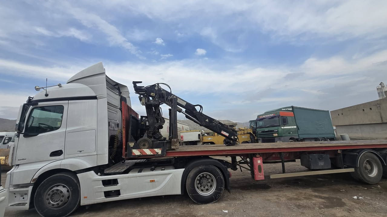 حجم ٤٨  موديل ١٨   سياره ماشيه ٤٠٠ الف السياره جديده  كرين  حجم 
٨ طن ٥ سلايت  هياب حديث مشتغل  ١٤٠٠ ساعه  سياره كاتي  راح تترقم  باسمي  
السعر ٥٩٠ ورقه 
***********
