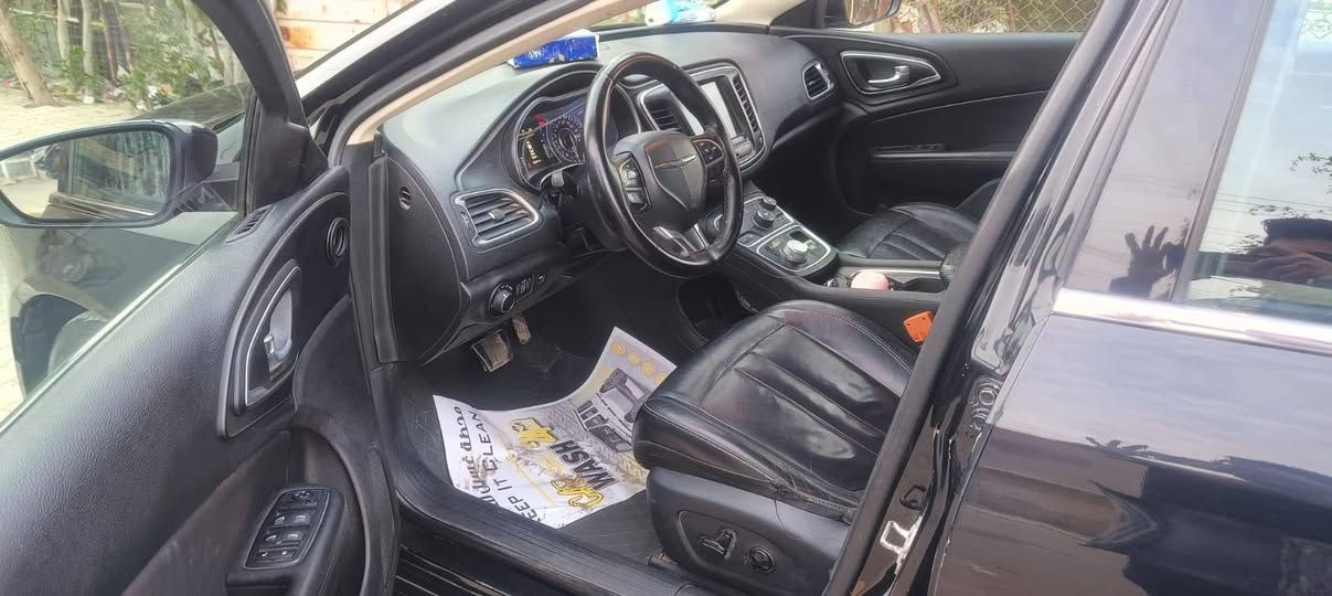 سلام عليكم C200
موديل 2017

سيارة تحكم جهتين مثبت سرعة 

كير ماوس  شاشة تحكم كبيرة 

تدفئا🔥 تبريد ثلج ❄️

سيارة بيهة موصفات اهواي مكدر اذكرهن كلهن 

سيارة بيهة صبغ عام 🌈شاصي والغود سليمات 

مكان السيارة بغداد الحسينية الي مقابل الرشدية 

سعر.    85. بيهة مجال

☎️***********
