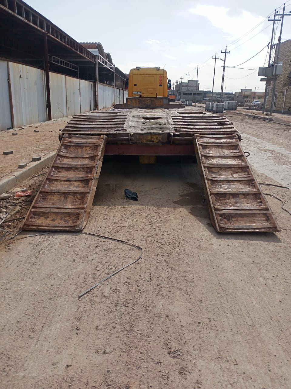 سلام عليكم عربه لودر المانيه طول صطح صافي ٨متر مع نزله ٩وربع ركبه ٣متر عرض٣٣ رمبات هاي دروليك شغال رتفاع العربه متر تخم تاير٧٠ ع٢٢ونص مكفوله من لحيم ولفطر سعر125وبيه مجال الاستفسار على رقم***********
***********
