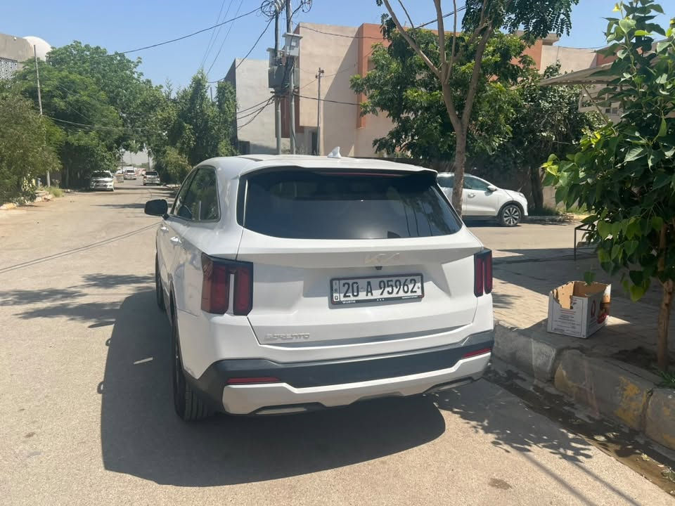 السلام عليكم سورنتو 2025 وارد أمريكي للبيع LX ضررها تبديل جنطة وباب خلفي  بدون دواخل مرقمه شهداء ماشية 20  ألف كيلو  محرك GDI تنفس طبيعي السعر 250$ للاستفسار اكثر الاتصال ***********
