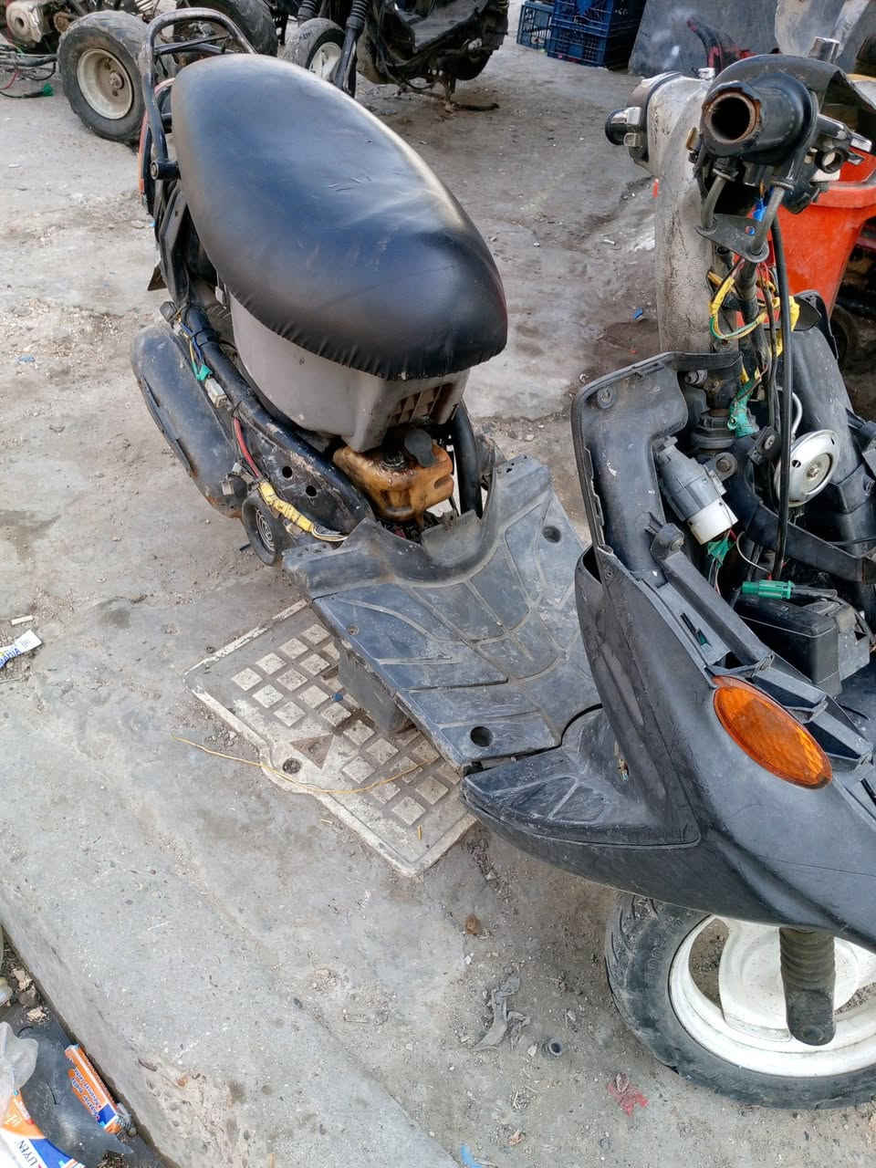 دراجة ستين بيجي نكرة سلف كهرباءيات شغالة مكينتهة حلوة بس بدون كفرات مكانهة الحرية شارع الدور السايدين *********** متوفر واتس آب السعر 150 وبيهة مجال بصيط
