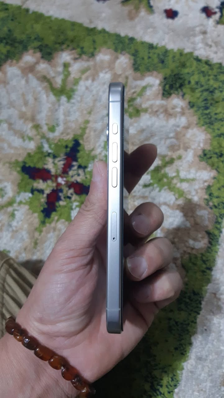 السلام عليكم
للبيع فقط
ايفون ١٥ برو فقط وليس برو ماكس
الجهاز اخو الجديد مو بس نظيف
مستبدل ٣ قطع اصلية من ابل  مثل مواضح بالصور
الجهاز ماستر شرق اوسط 
فقط الجهاز والكيبل الاصلي مالتة 
السعر ٧٥٠ بي مجال 
*********** واتساب
شارع فلسطين مقابل وزارة العمل
