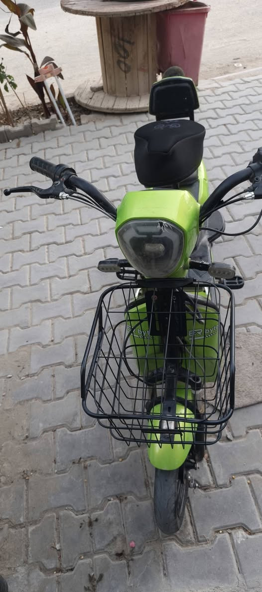 بايسكل شحن  نضيف بطاريات شرط الشغل اشاير  لايت كله شغال السعر 150 وبي مجال  مكانه كربلاء  للتصال ***********  %  ***********
