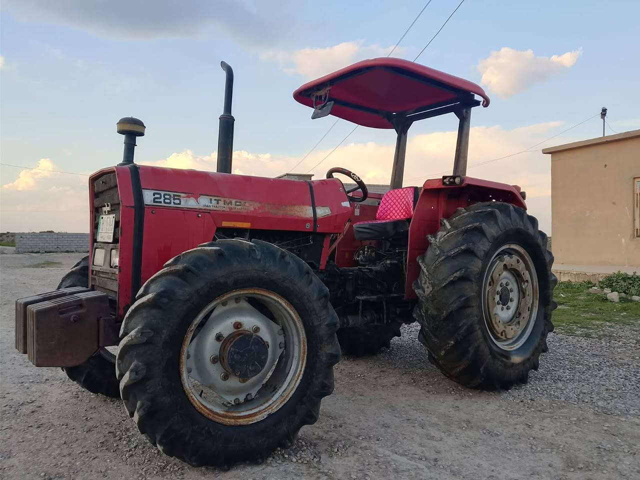 سلام عليكم تركتر إيراني دبل اكسن للبيع موديل 2011 رقم وسنويه (كركوك ألماني) تريد تحويل تريد وكاله محرك كير اكسن هودرليك شرط اكسن إيطالي الأصلي ( السعر 100 ورقه )  للاستفسار اتصل ***********
