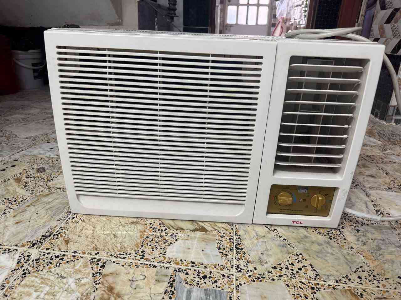 مكيف تي سي ال طنين مستخدم شهرين جديد 
السعر 300 بغداد الشعلة الخطيب  *********** بغداد, العراق
