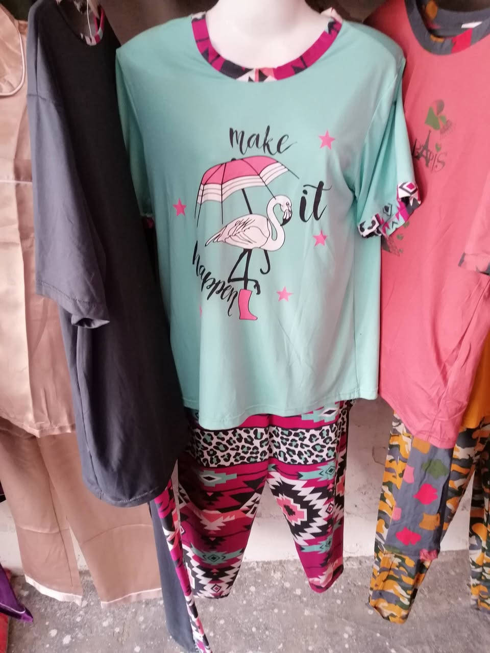 #تراكات-نسائي
#سعر القطعه 5الاف
#يوجد توصيل
#العنوان فلوجة حي الشهداء شارع مرطبات مشمشة مقابل عيادة دكتور وليد مجاور مكتب العراب
#للحجز خاص او واتساب***********
