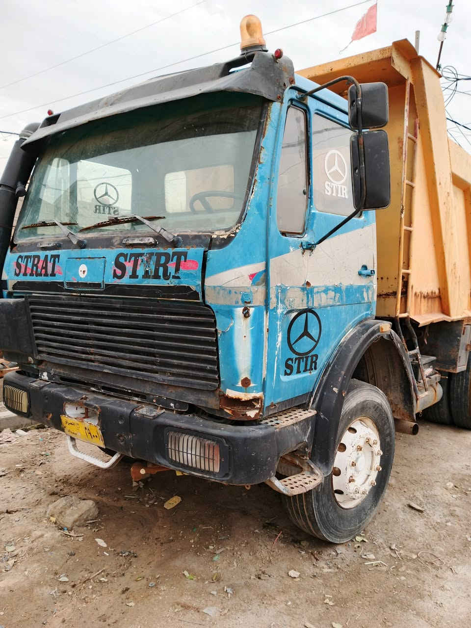 السلام عليكم سياره للبيع قلاب موديل 75 كير 130 مكينه 8 لا تنقص ولا تبخر شاصي مكفول  رقم بغداد سياره جاهزه للشغل سعر 115 بها مجال ***********
