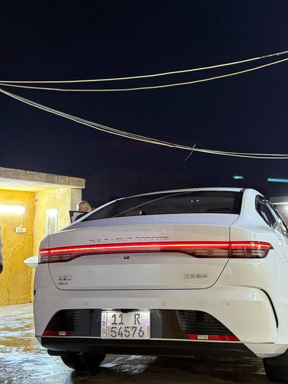 بي واي دي ديستروير زيرو 5 سيارة زيرو 
ماشيه 900 الف دهن الشركه السيارة جديدة جداً 
مكفوله ماعدا بارد قليل بالچاملغ الأمامي الأيمن 
عكس السايق 
سيارة فتحه وبصمه وكارت والمواصفات 
المعروفه رقم بغداد بأسمي مبرمجه 
ومحدثه كامله مع اضافات واقيات 
مع مطريات وسكوبات خلفيه السيارة 
على وضع الشركة
رقم التواصل ***********
