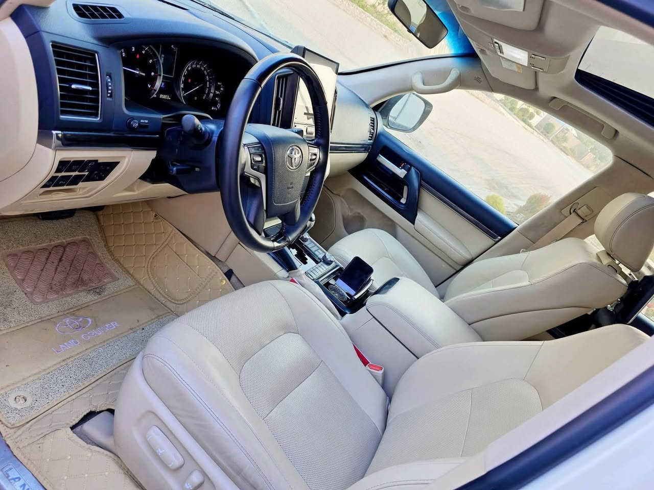 السلام عليكم
للبيع لاندكروز موديل 2020 ساز  

جديدة بمعنى كلمة اسبيرها منازل اللون ابيض صدفي
 رقم بغداد نكليزي  بسمي سنويه 2030

محرك 4000

V6

فول موصفات 1/1

بصمه تشغيل 

5 بصمه أبواب لمس 

تشغيل عن بعد 

فتحه سلايت

كشنات ثنين كهرباء 

كشنات جلد 

8ايرباك 

زراكات 

مري شفط 

شاشات خلفيه 

مطفايه حريق 

جنطه شفط 

عداد لكزز 

ثلاث قطع تبريد 

حساس امامي 

حساس خلفي  

وباقي موصفات ساز معروفه 

ماشيه 84ألف حقيقي 

ابيع على السونار بيها جاملغ وباب  والباقي مكفوله كفاله 
بيع او مراوس حسب القناعه

السعر 485$ اربع دفاتر و85 ورقة 

الاستفسار اتصل على الرقم   

***********
***********
