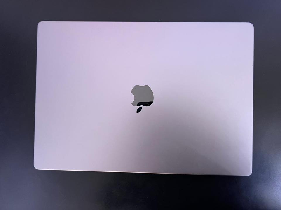 MacBook Pro M1 Max 16” 
Ram : 32 
SSD : 500 
Battery: 89 | Cycle 70
صحة البطارية تنزل حسب طريقة التعامل مع الماك
Price : 2.075.000
بيع فقط لا يوجد مراوس
***********
