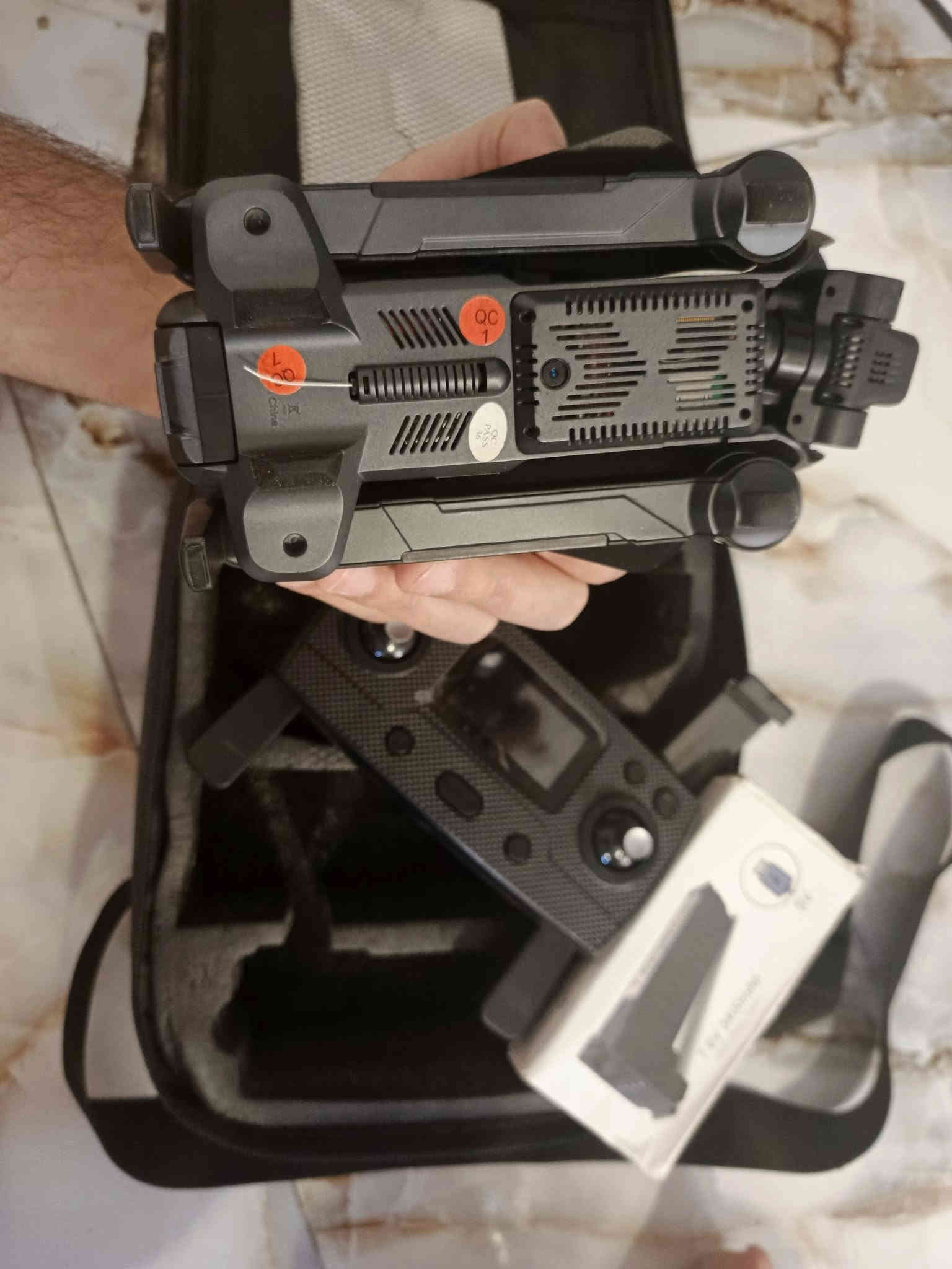 درون نوع Sg 906 max ماكس العملاق بمواصفات عالية
درون حجم كبير ذو تصوير احترافي
كامرة دقة عاية بگمبل ثلاثي لثبات الفيديو اثناء التصوير 
خاصية الثبات العالي في الطيران والهواء العاصف
خاصية الجي بي اس تعود الى نقطة الاقلاع في حال فقدن الاشارة من الريمونت
محركات برشلس قوية ومراوح كبيرة مرنة
ريمونت شحن واضائة داخلية
دبل بطارية كل بطارية تعطيك طيران اكثر من عشرين دقيقة 
حقيبة للحمل والمحافظة على الدرون 
للبيع مكاني بغداد  
السعر ٢٩٠ الف ولي مجال
