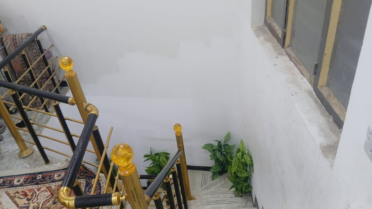 مشتمل للبيع بحي العامل مساحته ٥٨ ونص بناء حديث محله ٨٠٥ قرب فلكة حياوي للاستفسار ع التفاصيل ***********
