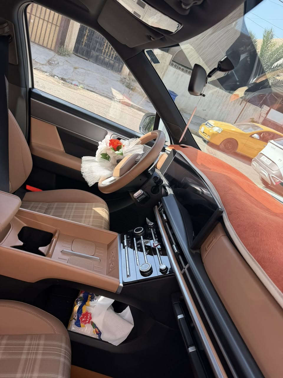 سنتافي ٢٠٢٤ الشكل الجديد
خليجي فول عده الفتحه مكفوله
رقم بغداد
ماشيه ٤٧٠٠ كم
محرك ٢٥٠٠
٧ راكب
مثبت سرعه
بصمه تشغيل+بصمه ابواب+صندوق كهرباء
تكيف ثنائي
شاشه لمس متصله+قاصه سريه
شحن لاسلكي+تدفئه مقاعد
حساسات اماميه وخلفيه
للاستفسار خاص او الاتصال***********
متوفر واتس
