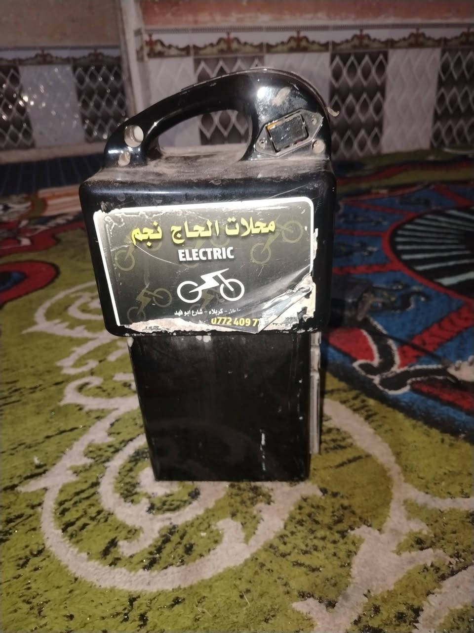 بطاريه وشاحنه اصليات وعلى الشغل البيع سعهرهن بلاش ٧٥ قفل الي يريدهن يتصل على الرقم *********** مكاني كربلاء
