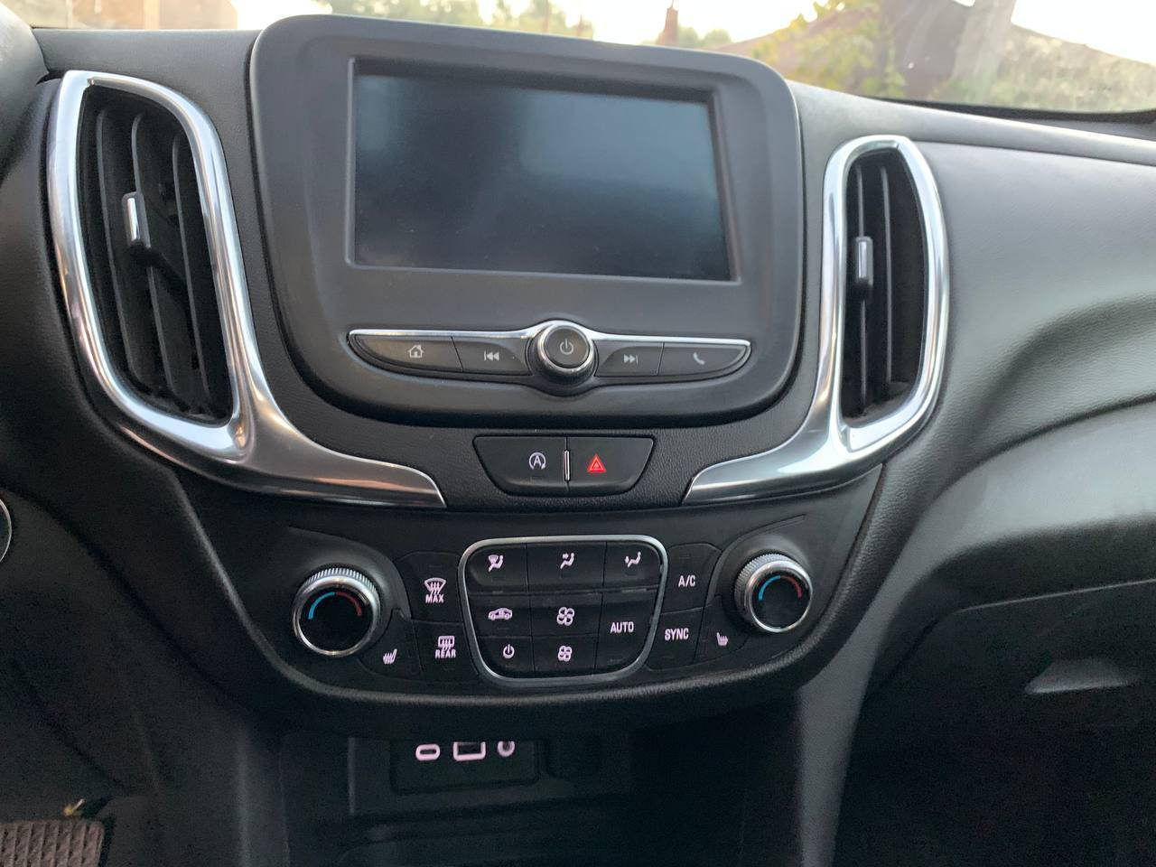 شفروليه كوينكس 2024 Lt 
(كلين) رقم نجف شهداء 
المواصفات  :
* محرك تيربو 1500
* شاشة لمس كبيرة 
* كاميرا 360 درجة 
* تشغيل بصمة وتشغيل عن بعد
* حساسات أمامي وخلفي
* رادار امامي خلفي 
* إضاءة LED
* نقط عمياء
* مثبت سرعة
* تحكم كامل بالستيرن
* تدفئ بالستيرن 
* مقاعد قماش شموا
* مقاعد كهرباء 
* مقاعد تدفئة تبريد
* الجنطه كهرباء 
* داتا شو تحذيري
* قيادة ذاتية 
* مانع تصادم
العنوان : النجف الاشرف
للتواصل *********** النجف, العراق
