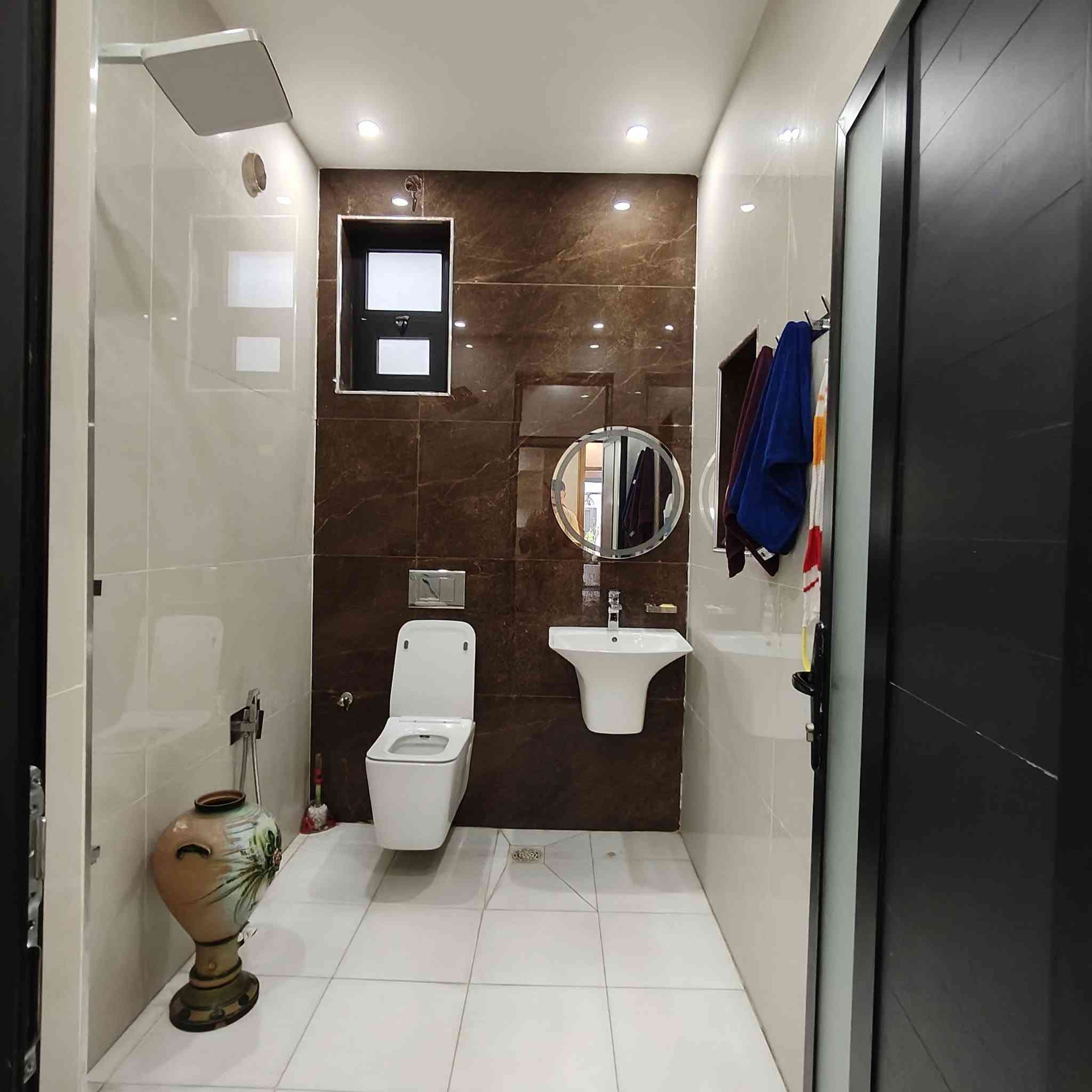 السلام عليكم.
بيت للبيع في في منطقة الرئاسه المربع مقابيل صيدلية ابن البيطار المساحه 150م طابقين يحتوي على منظومه شمسيه بناء حديث درجه اولى للاستفسار مراسله الصفحه او الاتصال ***********
