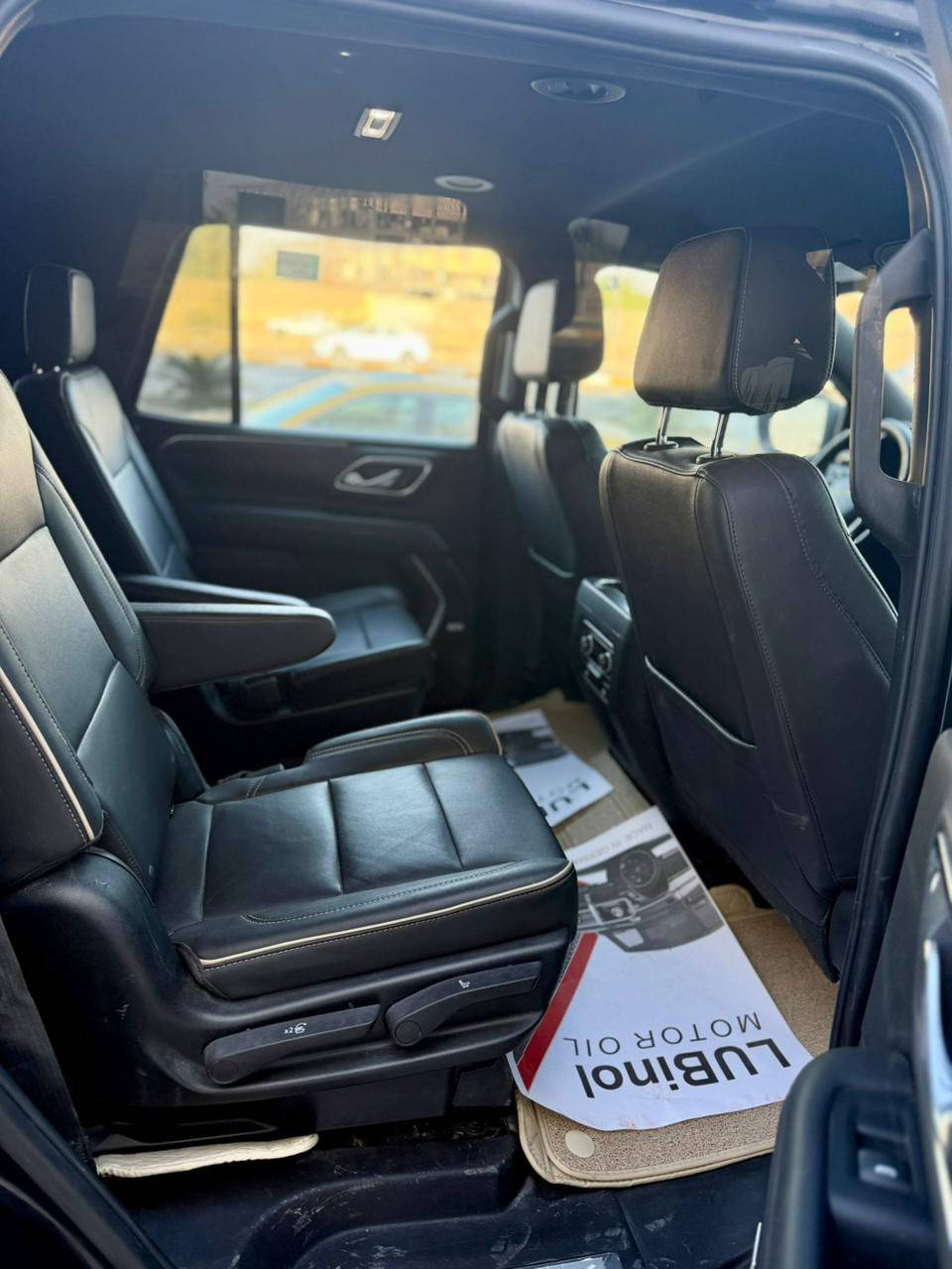 السلام عليكم من رخصة الادمن 
تاهو LT  نص فول وارد امريكي موديل 2023 بدون لوحات مروريه  للبيع او المراوس حسب القناعه
‏ وارد امريكي حادثه مثل مموضح بالصور بابين صفحة اليمين امبدلات او مصبوغاتة والجاملغ الخلفي الايمن مصلح او مصبوغه يعني ٣ قطع صبغ   
‏  مواصفات 
‏8سلندر محرك ( 5300 )
4X4 فور ويل
‏كراسي جلد اصلي
‏كراسي اثنين كهرباء
‏كراسي هزاز(عند اقتراب السيارة من اي شي)
‏كراسي(تدفئه)
‏تبريد خلفي شاشة
‏شحن الهاتف لاسلكياً
‏كروس سرعة
‏نظام AUTO START
‏نظام هندبريك دكمة AUTO HOLD
‏نظام مانع انحدار
‏فول تحكم استيرن(جهتين امامي+جهتين خلفي)
‏استيرن كهرباء
‏استيرن تدفئة
‏شاشة عرض الاعطال
‏صندوك كهرباء(شفط)
‏فتح صندوك تلقائيا عن طريق القدم
‏دبل كير(عادي+اوتوماتيك)
‏ناقل حركة 10 نمر
‏دبل حساس(امامي+خلفي)
‏نظام تحكم بمستوى الضوء الداخلي
‏مانع تزحلق
‏مري شفط
‏شاشة امامية كبيرة اصلية
‏شاشات خلفية اصلية
‏تشغيل عن بعد

السعر 400  ورقه او مراوس حسب القناعه
 للاستفسار 
‏رقم الهاتف ***********
صور الحادث مرفقه ويه الصور مع رقم الشاصي
السياره جاهزه من كلشي اي نقص مابيهه ع وضع الشركه
