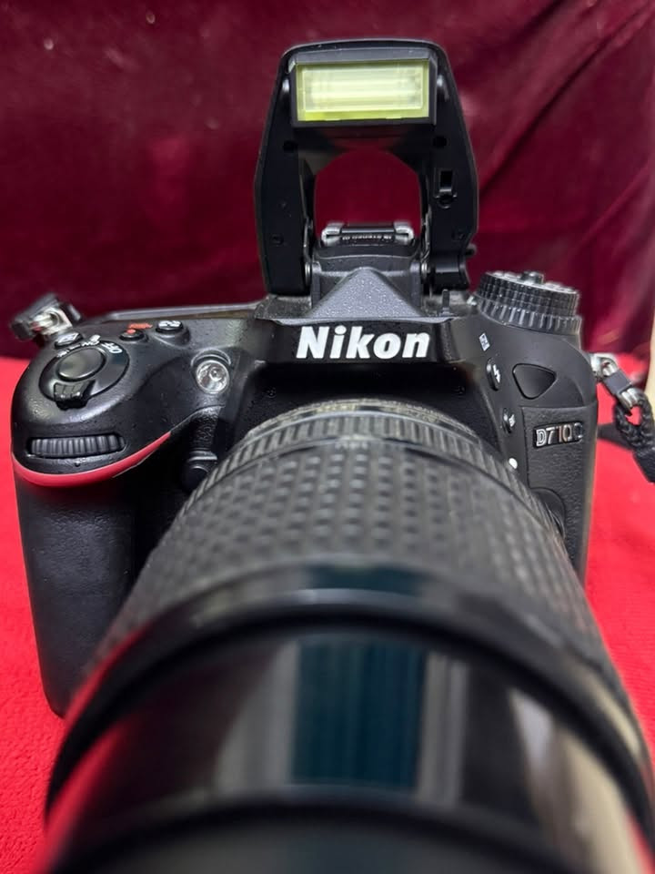 مرحبا نيكون D7100
عدسه 18/140
معا رام 32
شاحن 
بطاريه 
وحزام نيكون 
سعر 380
عنواني بغداد العامريه 
***********  متواجد وتساب

