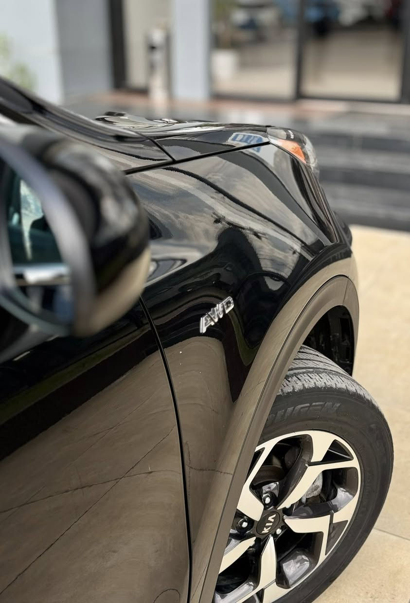 السلام عليكم
سبورتج 2022 امريكي كلللللين 
حادث كسر جوزة تشغيل وكسر بسيط بل دعامية بدون تبديل بدون صبغ بدون تكحيل 
رقم (بغداد ) باسمي تحويل مباشر  
ماشية :29 
المواصفات:
فور ويل AWD
رادار امامي مانع تصادم
تحكم ستيرين جهتين +كروز كونترول 
مود درايف ( ايكو- نورمال- سبورت)
نظام قياده ذاتية ذكية
تحديد مسار 
 شاشه كبيره 
تبريد منفصل + قطعتين امامي و خلفي
مانع انزلاق + نظام المنحدرات
كامرة خلفية دواره 
محرك وكير مكفولات
مكفوله من الصبغ و البارد 

السياره على وضع الشركه 

أي استفسار رقمي
مكان السياره بغداد البنوك او جكوك 
***********
