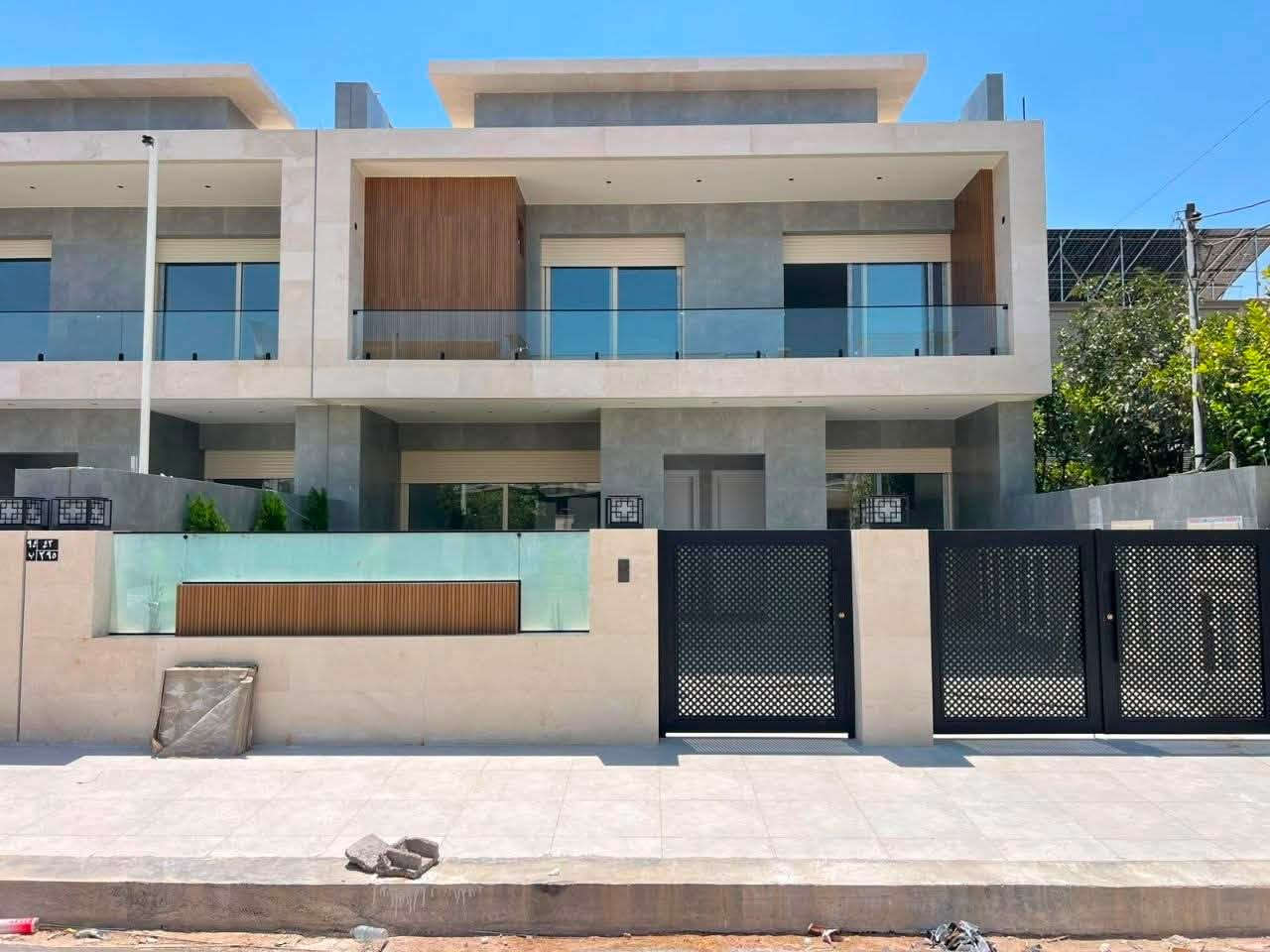 🔸سند طابو يتسجل بإسم اي عراقي
📍أربيل- منزلين لبيع حي مفتى سنتر اربيل قرب شارع 60M

➖مساحة 300M+300M طابقين 
يتكون⤵️
➖5غرف نوم 
➖استقبال-صاله-مطبخ-مجموعه صحيات-كراج

📞  تواصل مباشر واتساب أو اتصال:

📱***********

📱***********
