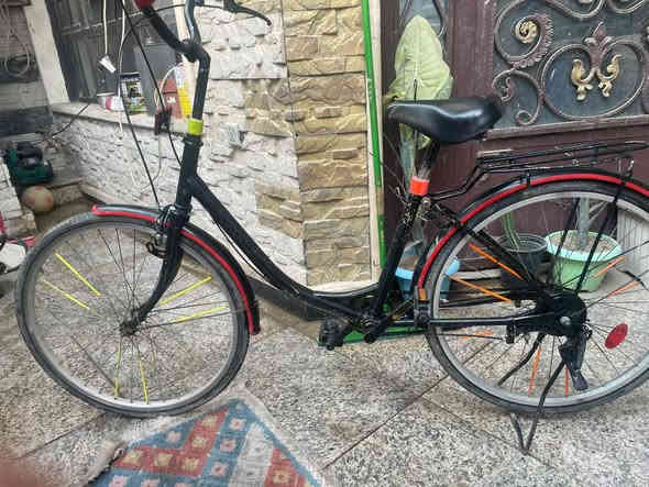 بايسكل للبيع نضافه 90 بالميه حجم 24 كامل و نضيف سعره 60 وبي مجال ***********
