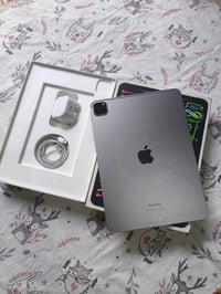 آيباد برو ١٢٨ • M2 • قفل رقمي