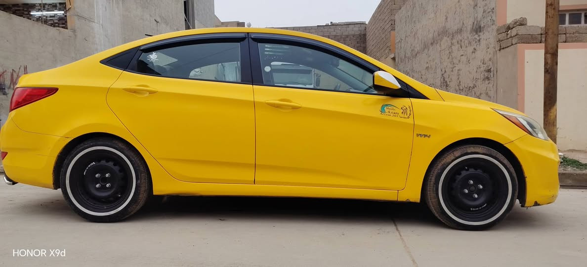 اكسنت 2017
رقم نينوى الماني 
سنوية صارلها 4 اشهر ساقطة
تحويل مباشر 
محرك gdi بي رخاوه 
كابون بانزين 
ضرر بوند وجاملق 
بيها تلقيطات بسيطه مال تكسي
السعر 94 وبيها مجال للطيبين

***********
