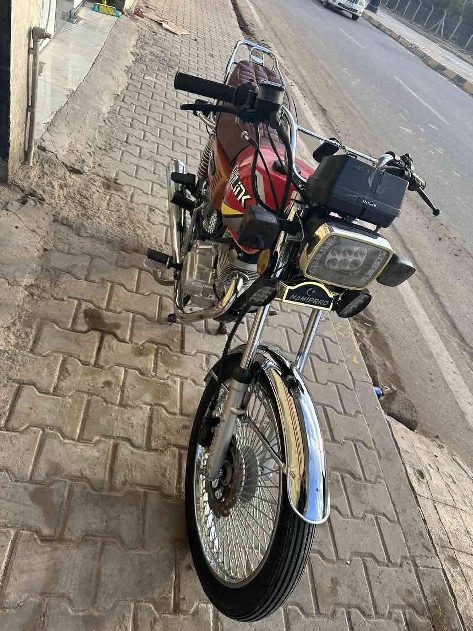 سلام عليكم دراجه موديل 23 دراجه كدامك بلحقيقه احله من صوره بلاد أنطيك شرط بدراجه سبانه مامدود عليها ناقصها بس صفاحيه مكاني تكريت شارع احتفالات +سعر دراجه 525 وبيها مجال شويه  مامتواجد هنا بس ع رقم ***********￼
