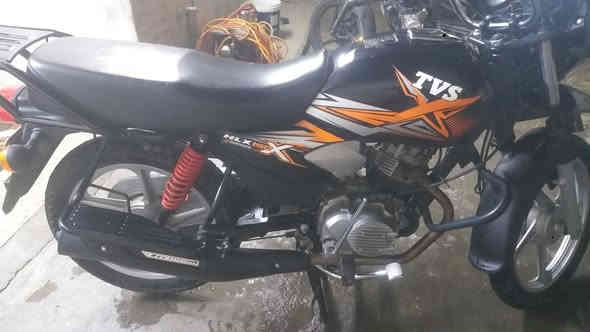 دراجة TVS ياباني اصلي مكفولة كافلة عامة
برغي ممفتوح بيها جيب فيتر وتعال افحص 
دراجة مال رنبة ناعمة كلش متسمع صوت المحرك 
دراجة بعدهي ضمان شركة ماشية 3000 مال سحك دراجة 
كفرات ختم واحد أوراق كاملة بأسمي مرقمه بغداد الدراجة 
سعرها مليونين ونص الف وبيه مجال بسيط 
عنواني/بغداد حي العامل 
هاتف:***********
شراي اتصل
