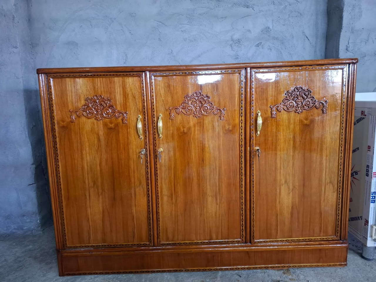 السلام عليكم  اغراض للبيع للاستفسار الاتصال على الرقم ***********
