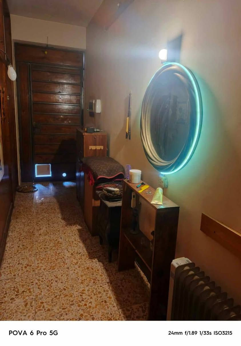 للبيع دار مساحه ١١٥م
 ٣نوم وصاله مع الخدمات سيراميك بناء حديث
 الطابق الثاني نفس الطابق الارضي ومعزول للاستثمار
الموقع حي الجهاد الاساتذه مقابل شقق حي السلام
*********** للأستفسار
