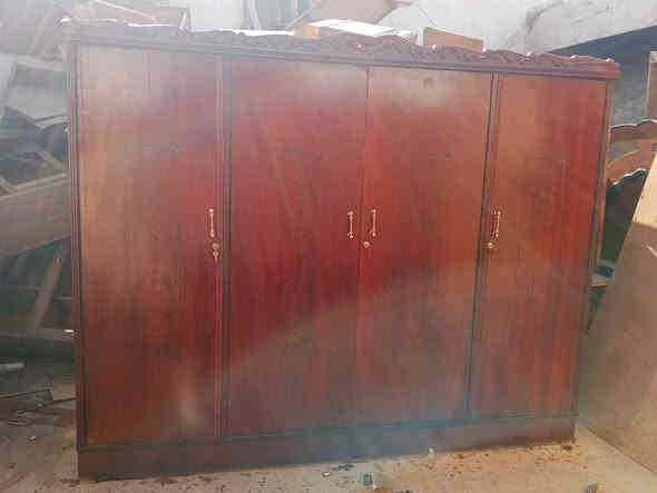 كنتور نجاره 4 باب نضيف مستعمل للبيع السعر 225 المكان داخل سوك لمسكف الرقم 
***********
