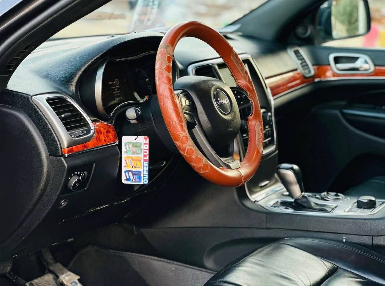 جيب شيروكي موديل 2018  ماشيه 112 حادثها بنيد فقط بدون اي دواخل (السعر 187) قابل للتفاوض 
الاستفسار ***********
صور الحادث والسونار مرفقة بالمنشور فول مواصفات ماعدا البنوراما بصمة تشغيل وبصمة ابواب كشنات جلد كهرباء شاشه كبيره حساسات خلفيه 
جنطة كهرباء شفط  فور ويل4X4 محرك 6 سلندر منافذ فولتية ومنافذ شحن ثلاث وضعيات قيادة تحكم ستيرن أشاير بالمري ويل كب كروم داخل صاج نقاط عمياء السيارة ماشية 112 فقط كلش جديدة وجاهزة من كلشي مكينه وكير وحداديه وتبريد مكفولات مكان السيارة كربلاء المقدسة :لو تلحك لو لا بغداد, العراق
