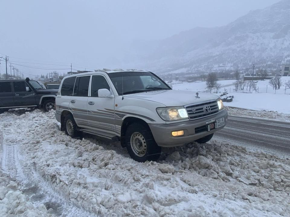 تويتا لانكروزةر ... موديل ١٩٩٨ فول عادي ...٤ تايةوو ويلي دةنلوبي لوكي لةسةرة سةنةوي تا ٢٠٣٠ تازةية 
پيشوو دواي دةعمي نية ٤ پارچة بوياخي هةية ..
جةمةلةقي دواوة بوياخي نية هيچيان  من بةعيزام دةي فروشم
گيرو مةكينة دةبل ئةكسل تةبريد ساردوو گةرم  بةشةرت سةيارةكة هيمالي خومة زور جوانة 
*********** نرخي 115 گةلا معامةلة

