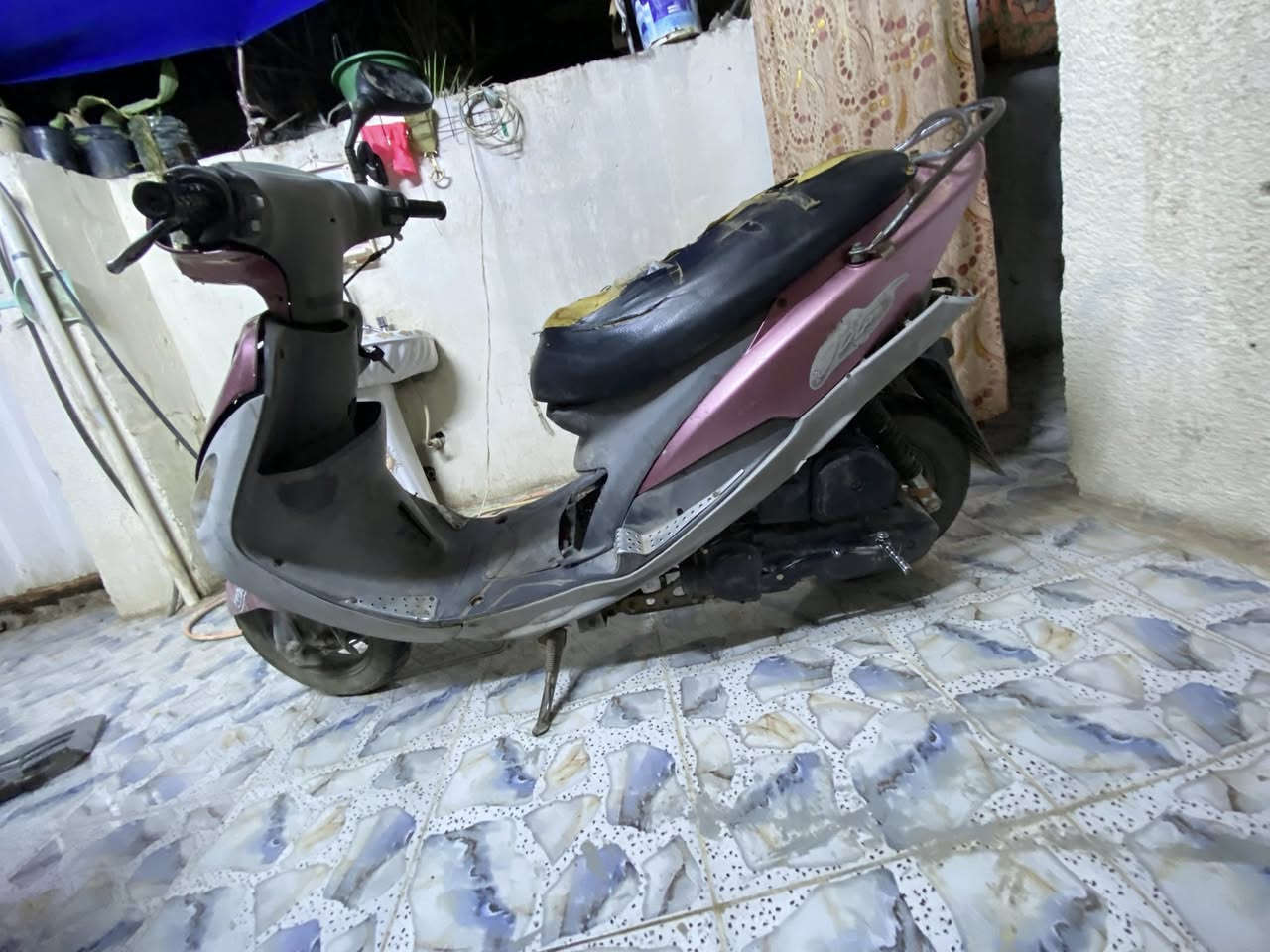 كوم حديد كوم حديد ماكس منغولي الدراجه تشتغل وتطفي مكينه بيه خربطه كل غراضه موجوده وحته الكهربائيات شغاله فقط تربطهن مكاني حله لتواصل ***********
