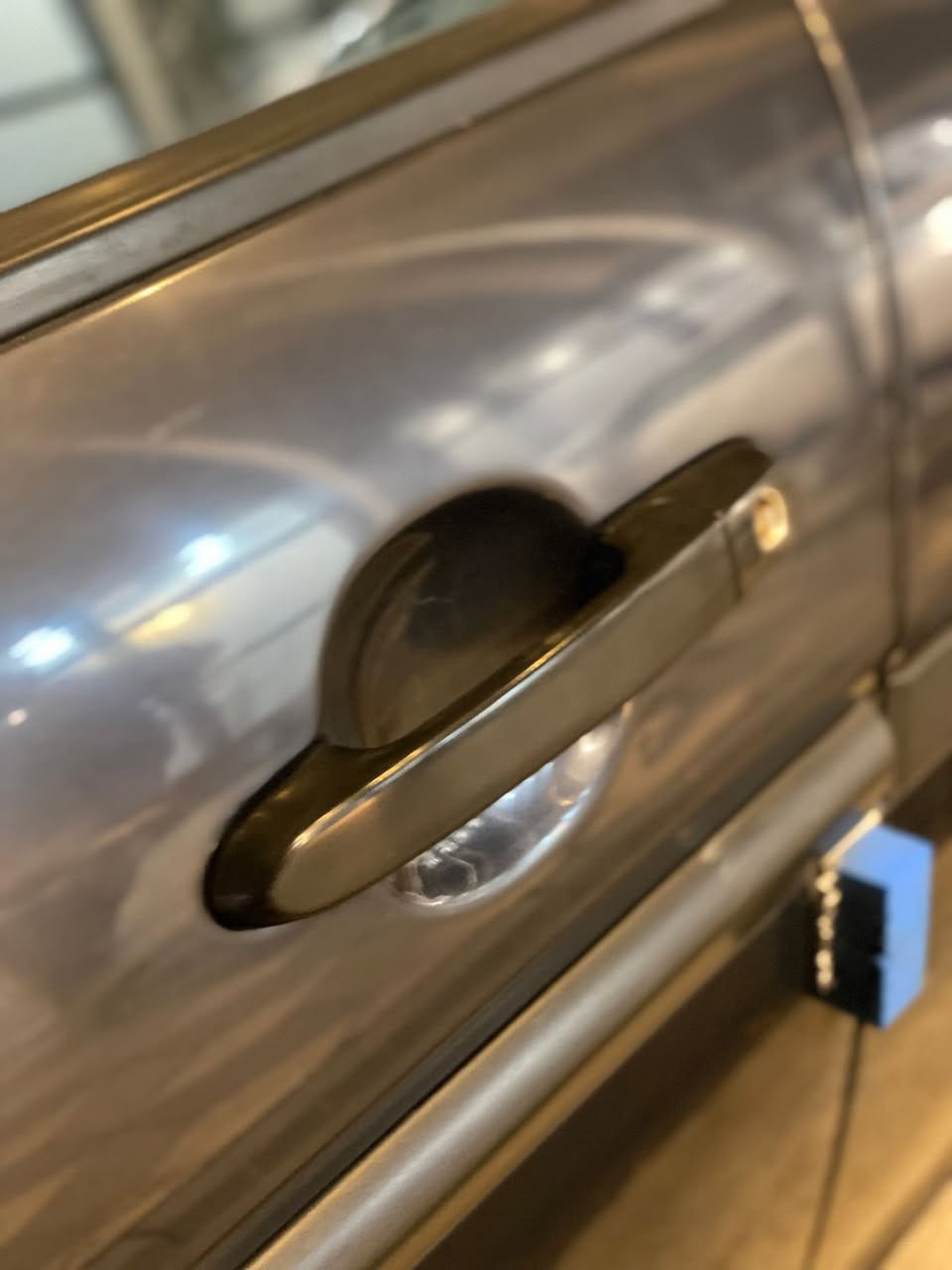 السلام عليكم
للبيع هيونداي اكسنت سياره جديده جدا كفاله عامه بدون صبغ او حادث حتى دعاميات مالتها بلادي مكفول سونارهه مرفق بالمنشور 

موديل ٢٠٠٩ السياره
مواصفات الشركه العامه استلام الشركه بعدها ع وضع شركه كتلوكات شركه بيها 
محرك حجم ١٦٠٠ تبريد ثلج صدر جديد تايرات جدد جاهزه على اخر حبه مع العلم محرك بلادي ما مفتوح ع وضع شركه مكفول من  كلشي 
للعلم سياره ع ايدي ماخذها  محافظ عليها جدا نضيفه 
مكاني بغداد سبير منازل
رقم بغداد الجديد دولي سنويه مجدده 
سعرها ع رقم ***********
اخوان رجاءا شراي جناي يتصل مو شراي ارفع منشور بكلمه يالله
