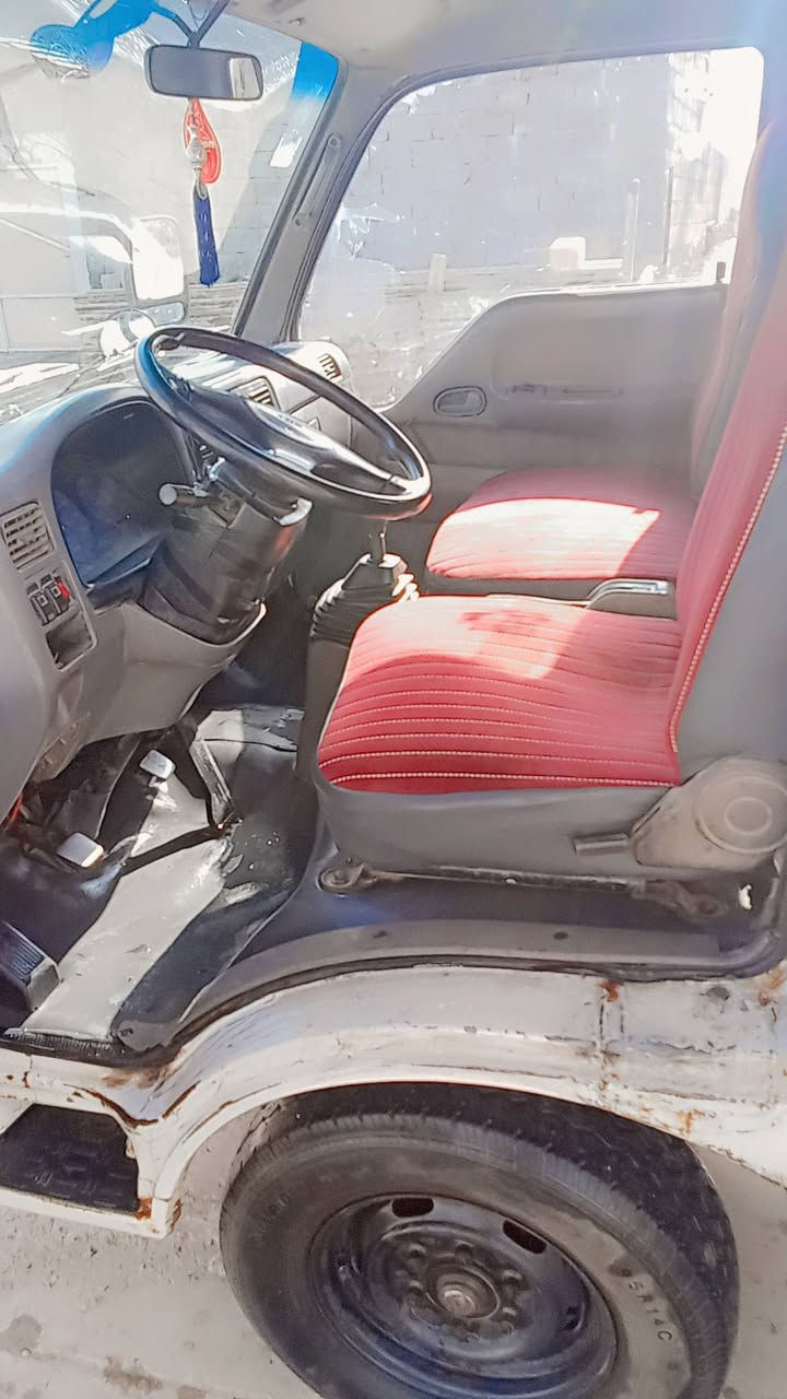 كيه فونتيره رقم صلاح الدين  اجنبي سنويه بسمي 29 السعر 55 *********** موديل 1999
