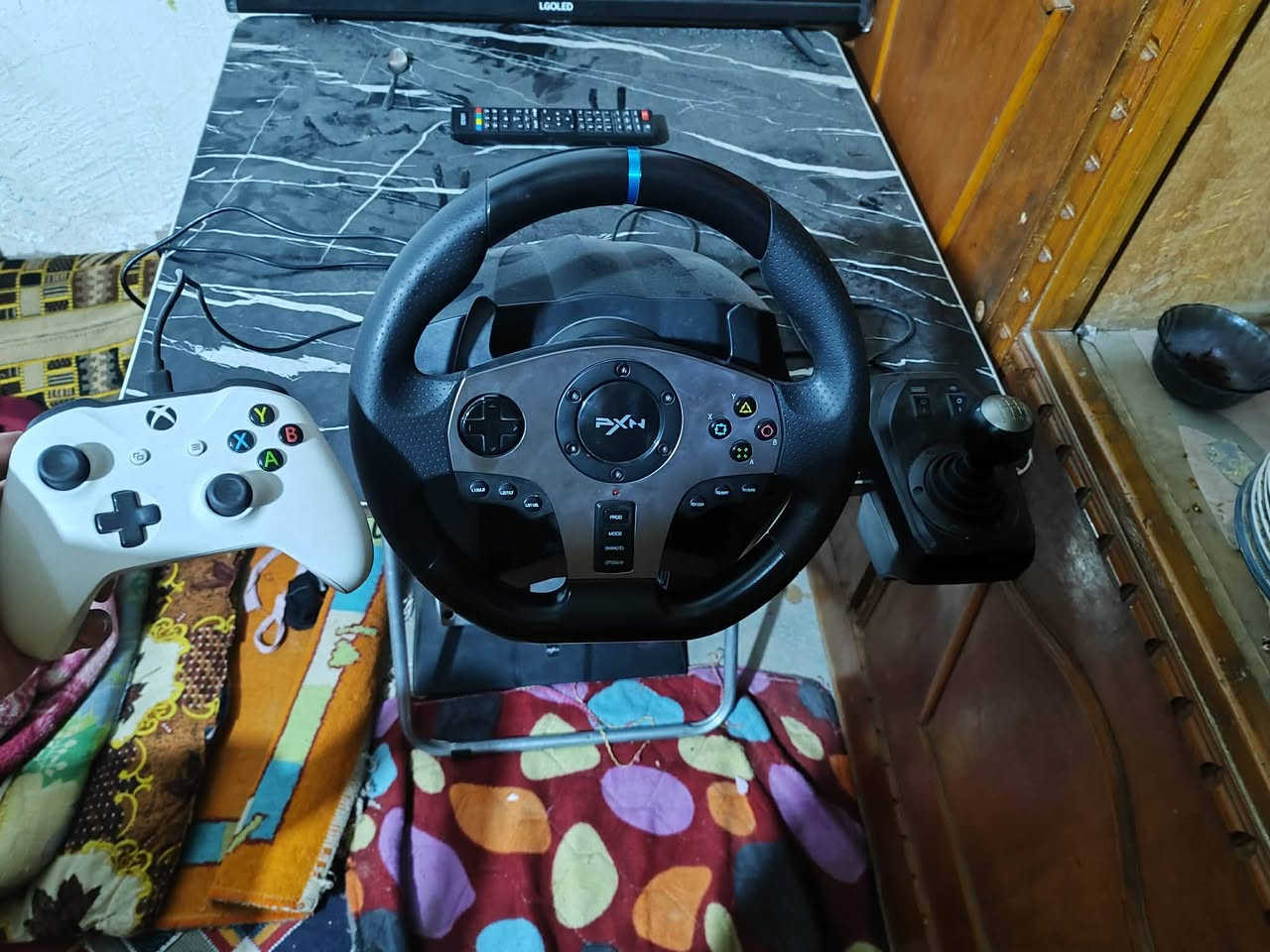 السلام عليكم متاح اكس بوكس وان اس وادريكسون  ذاكرته 2تيره بي لعاب سبب عدم التفرغه سعر 300 وبي مجال مكاني نجف خاص او ***********
