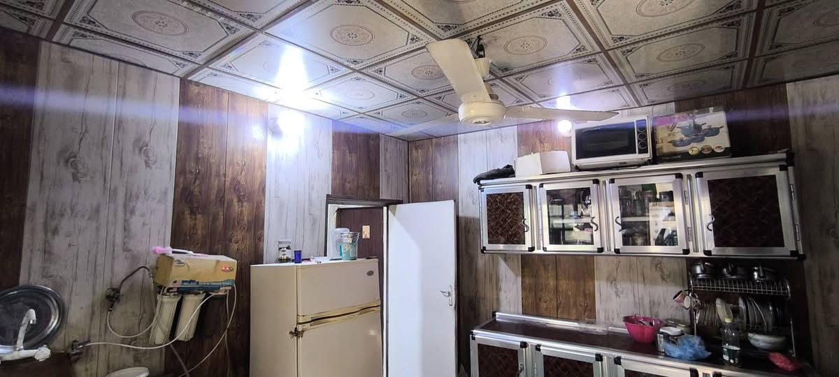 السلام عليكم 
 🏫دار للبيع 
⃣المساحة 210
يحتوي على غرفتي نوم وهول ومطبخ واستقبال يبعد عن طريق حلة _ قادسية 50 متر فقط جاهز للسكن   
📍العنوان / الدبلة العجرشة مقابل مؤسسة الزهراء (ع) 
للاستفسار مراسلة الصفحة 🗯
او التواصل على الرقم 📳 ***********
