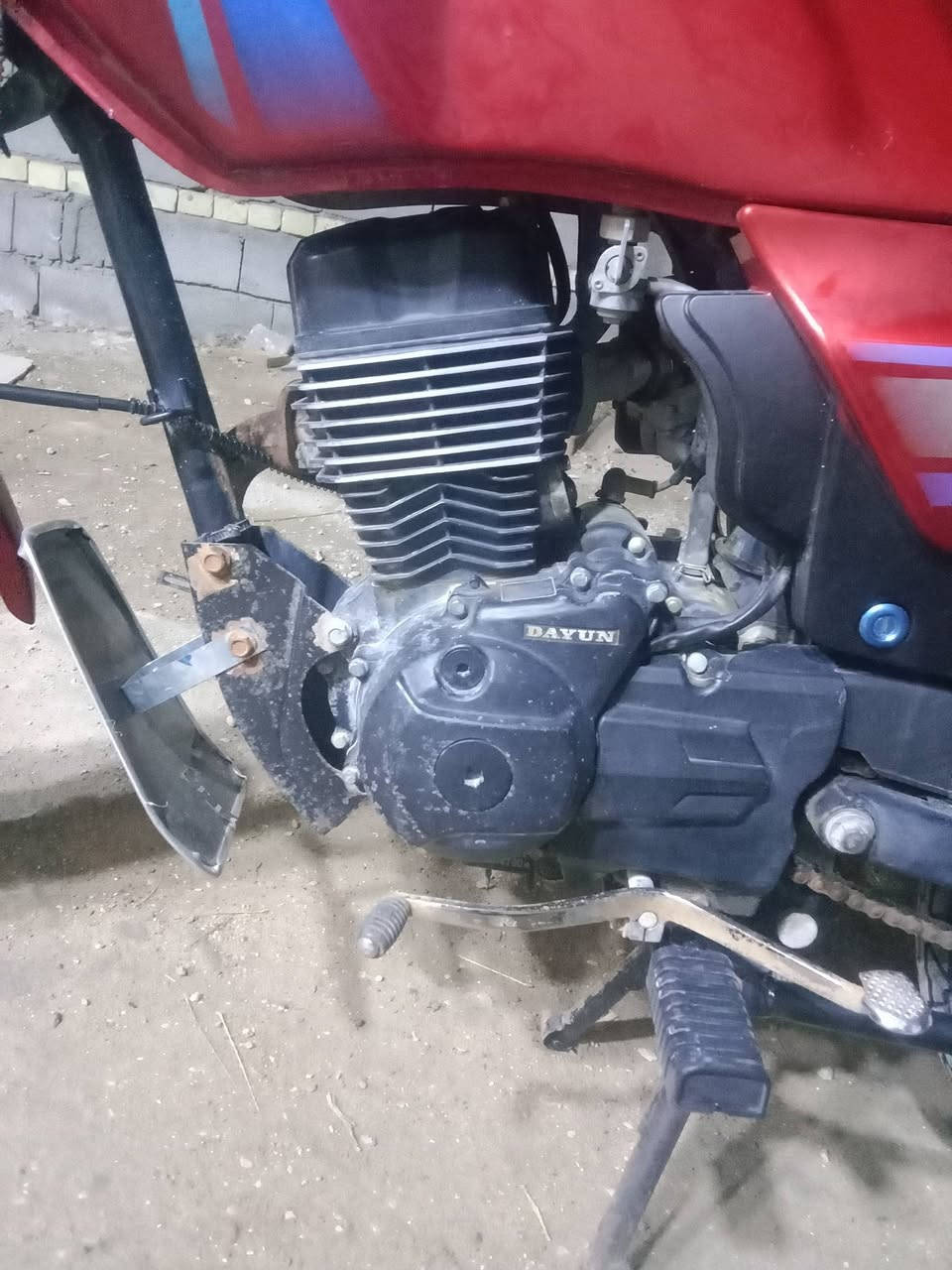 دايون للبيع موديل 21 طالعة ب22 محرك 150 أوراق أصولي
سعرهه مليون و100 وبيهه مجال بسيط
دراجة مامفتوحة وخير من الله كلشي شغال بيهه
***********
