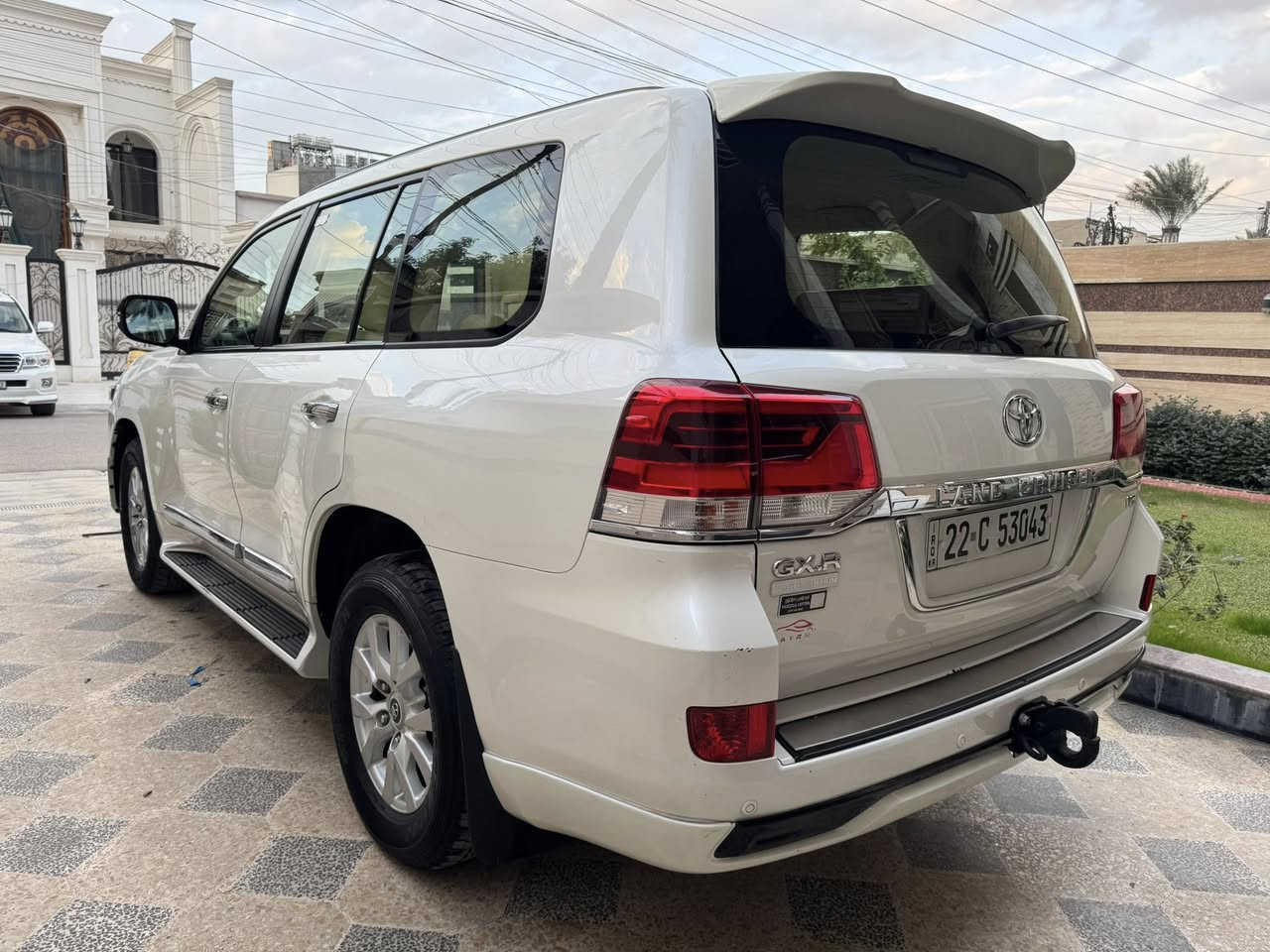 السلام عليكم 
لاندكروز 2017 وايت اديشن اصليه كفاله عامه 
فول مواصفات كشنين كهرباء 8 ايرباك جلد دبل ماوس وبقية المواصفات معروفه 
محرك 6 سلندر ماشيه 117 كم سياره جاهزه
العنوان بغداد السيديه
السعر 485$
للاستفسار ***********
