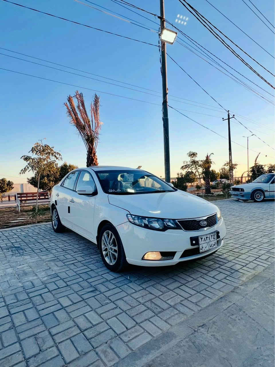 سلام عليكم.
للبيع فقط.        سيراتو2013 فول مواصفات اربيل وكاله تحويل ماكو اي مشكله بيها قبق جنطه مصبوغ فقط  وشويه بارد والباقي كفاله عامه من الفتح والتبديل والصبغ  السياره فتحه بصمه مري اشاير تحكم ستيرن فول مواصفات  السعر 98 بيها مجال بسيط  مكان السياره نجف للستفسار *********** النجف, العراق
